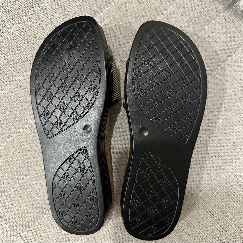 Donald Pliner Farrah Platform Slide Sandal - Picture 7 of 7